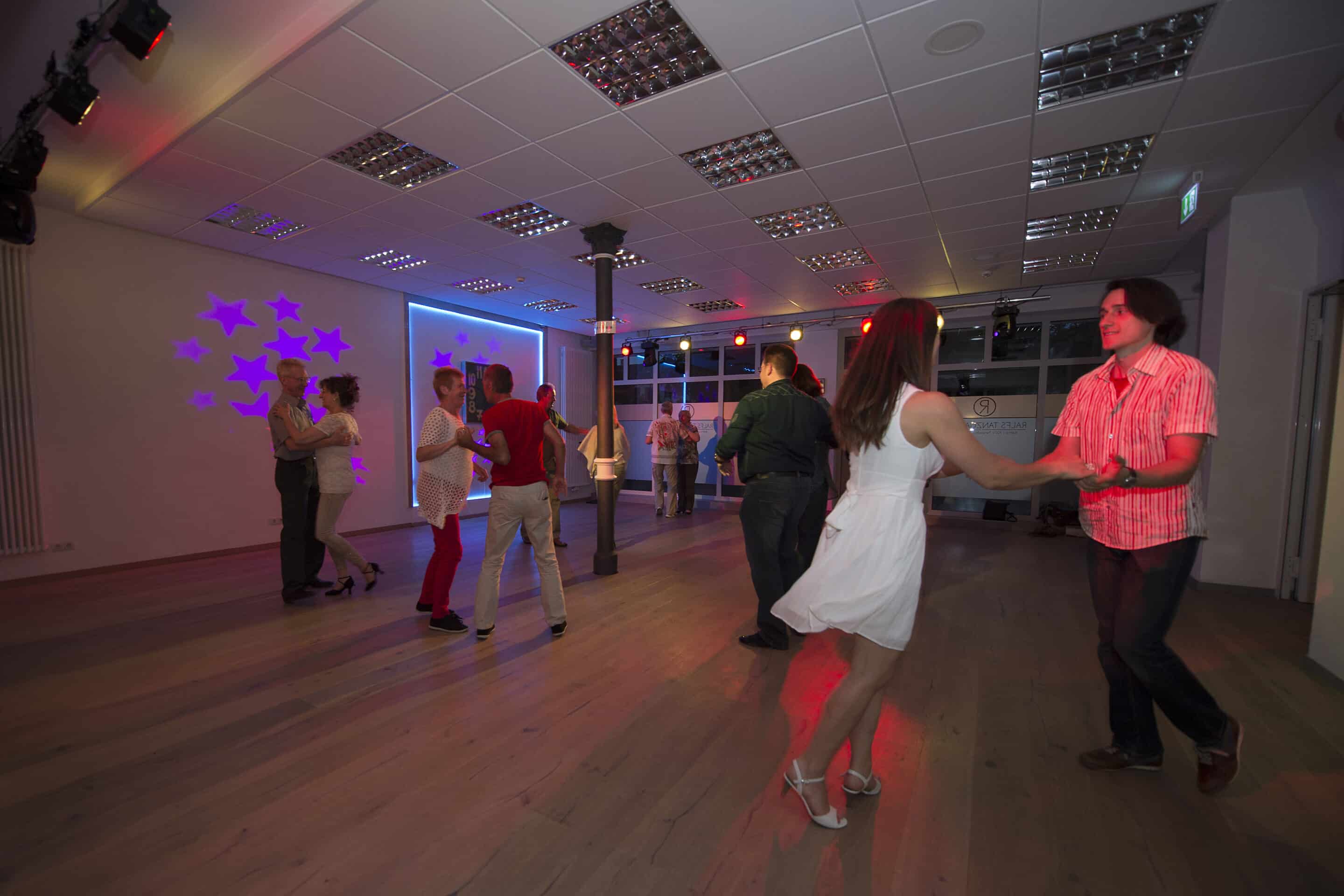 Sa 20Uhr  Tanz und Übungsabend